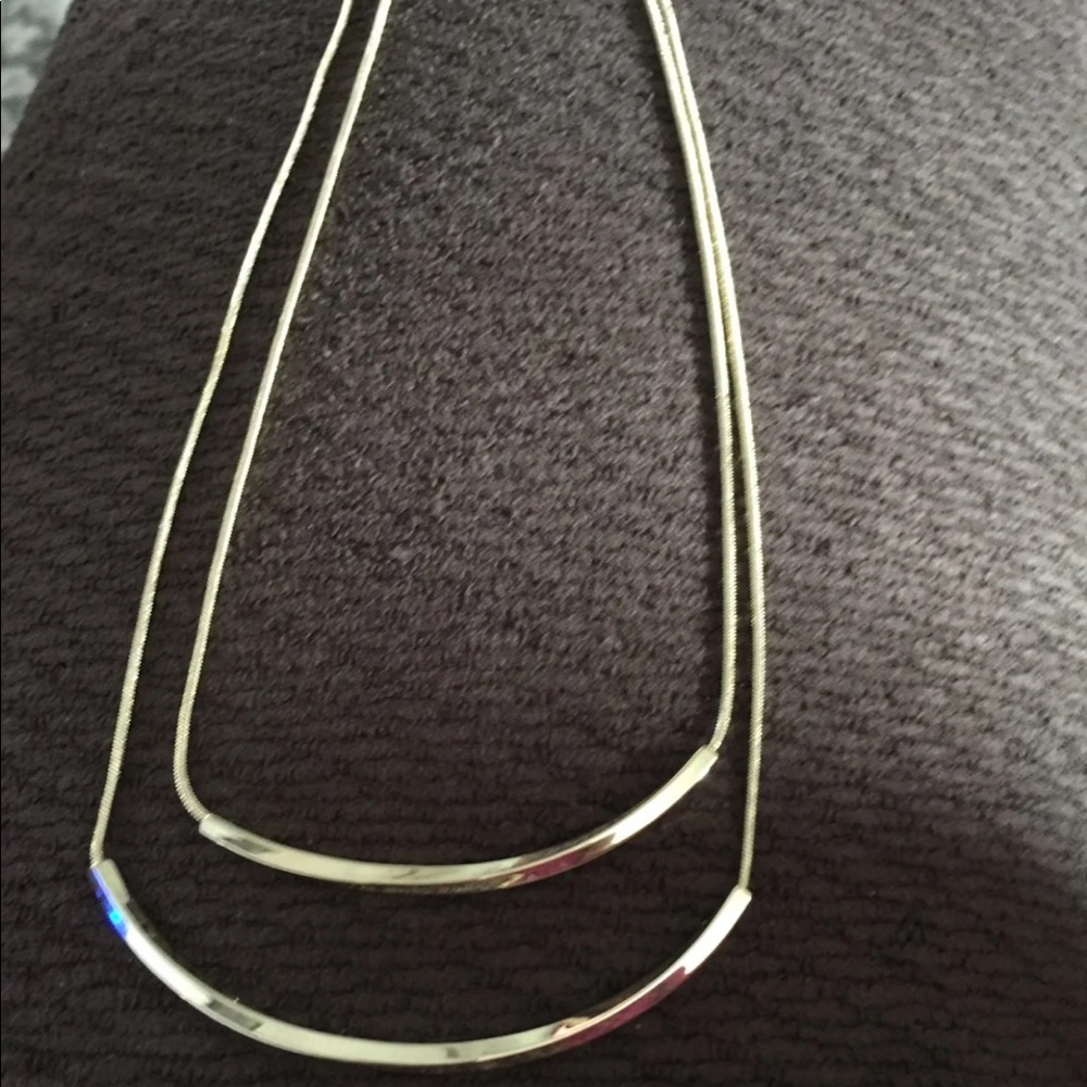 The limited double bar necklace